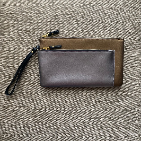 Neiman Marcus Leather Wristlet Metallic Zippered Pouch. 9 in.X5 1/2in. W/Strap. - Picture 2 of 10